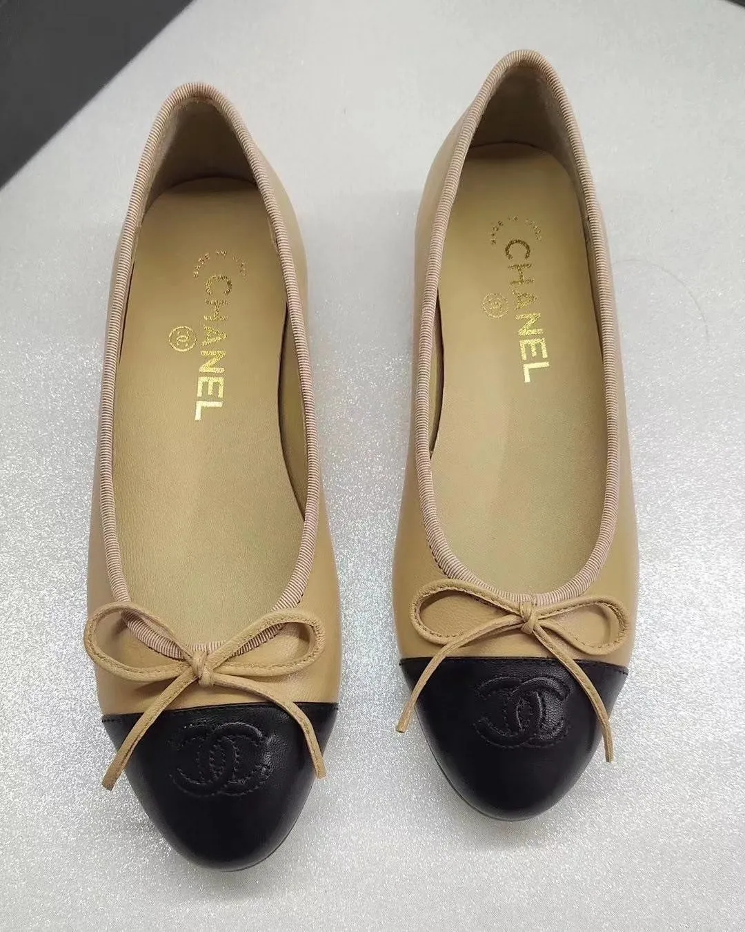 👟👟Ex-factory price 440👟👟 Chanel Chanel, ballet shoes, fashionable items, timeless classics, maintaining elegance. Exquisite style can be seen everywhere on the feet of celebrities and Internet celebrities. Luxury, replica of the popular original that will never fade away, upper; imported mixed sheepskin, inner sheepskin, size 35-41, genuine leather sole. There are too many colors for this type of fabric, please come to us for enquiries.
